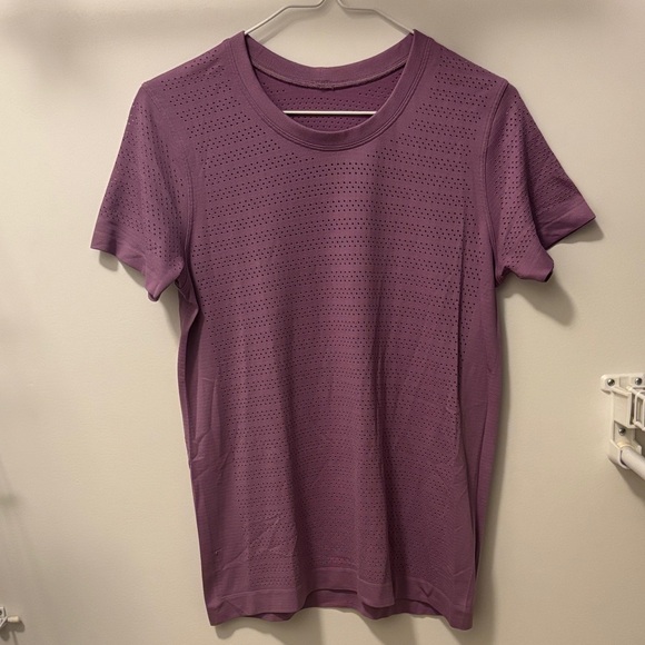 Lululemon Swiftly Breathe Hip-Length Short Sleeve in Wisteria Purple, S - Picture 2 of 5